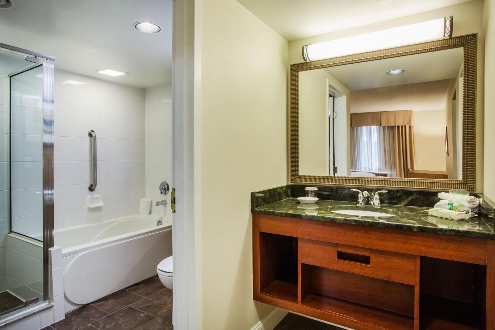 Holiday Inn Saratoga Springs By Ihg Room photo