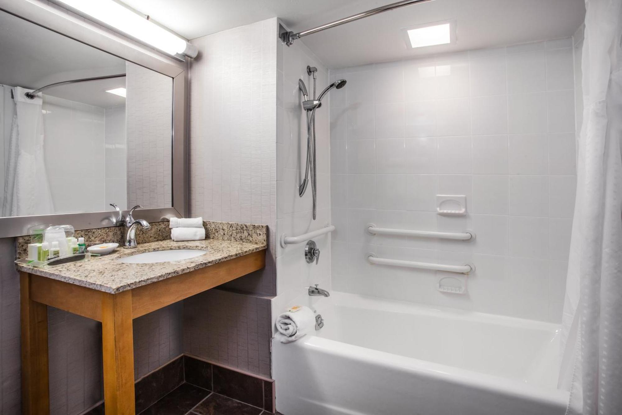 Holiday Inn Saratoga Springs By Ihg Room photo