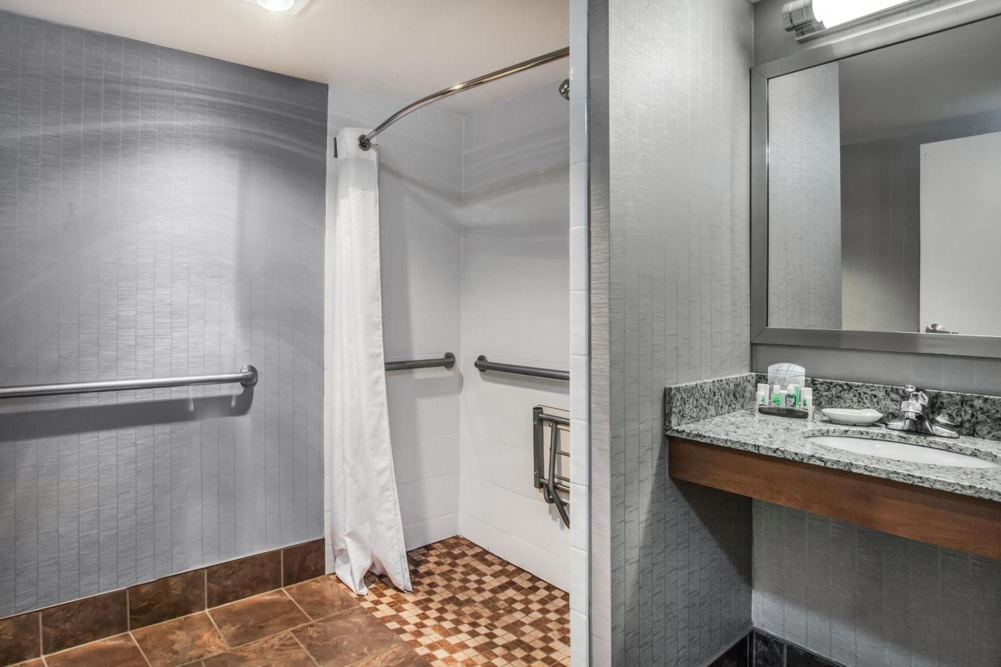 Holiday Inn Saratoga Springs By Ihg Room photo