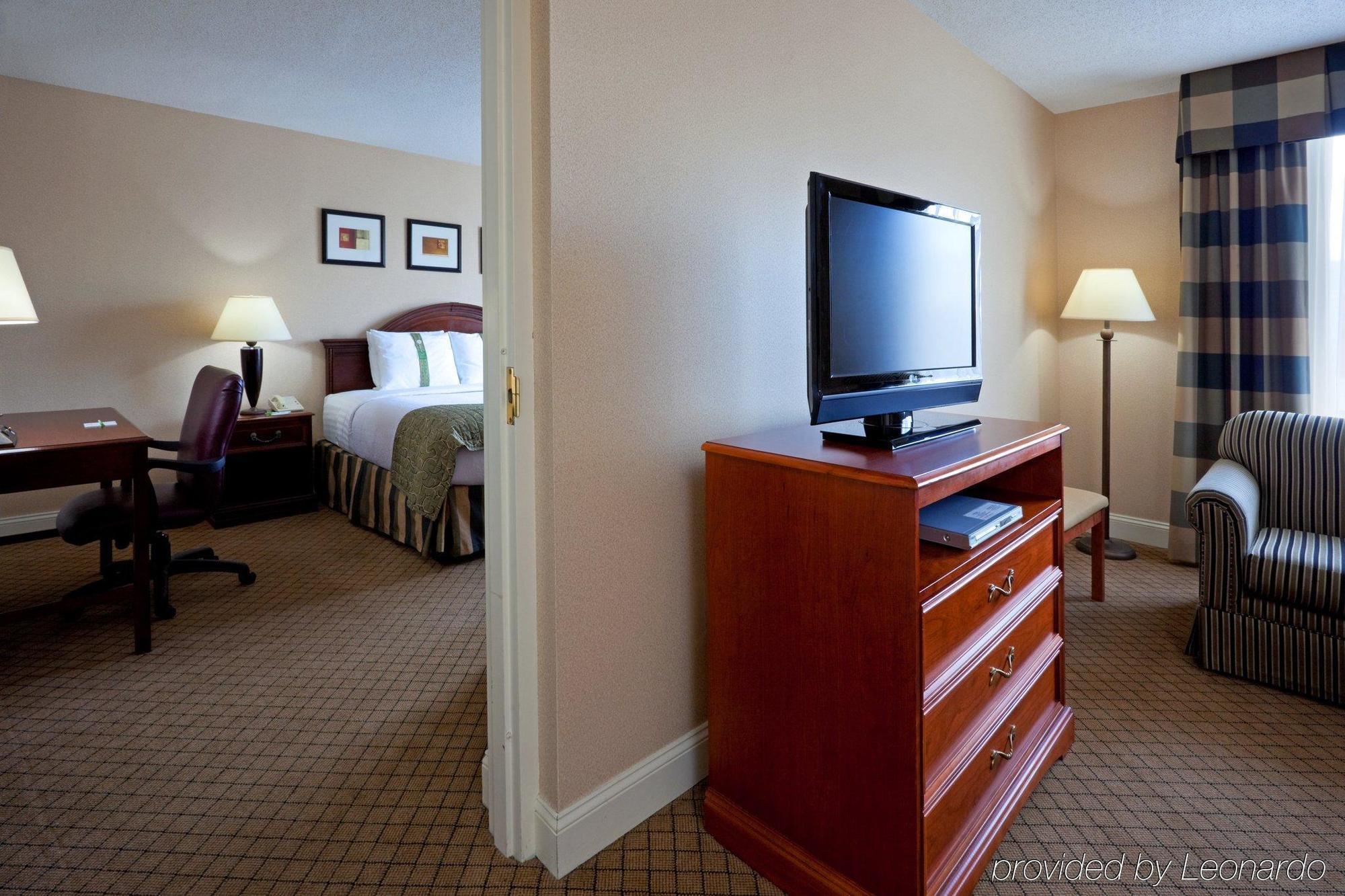 Holiday Inn Saratoga Springs By Ihg Room photo